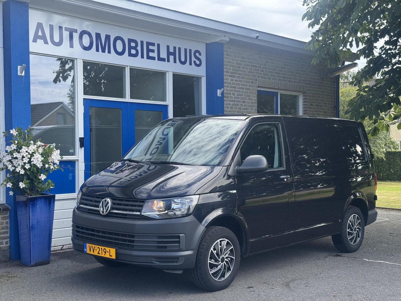 Volkswagen Transporter - 2.0 TDI L1H1 | Airco | Trekhaak | - AutoWereld.nl