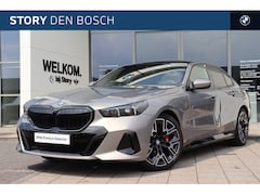 BMW 5-serie - 520i M Sport Automaat / Panoramadak / Trekhaak / Stoelventilatie / Bowers & Wilkins / Comf