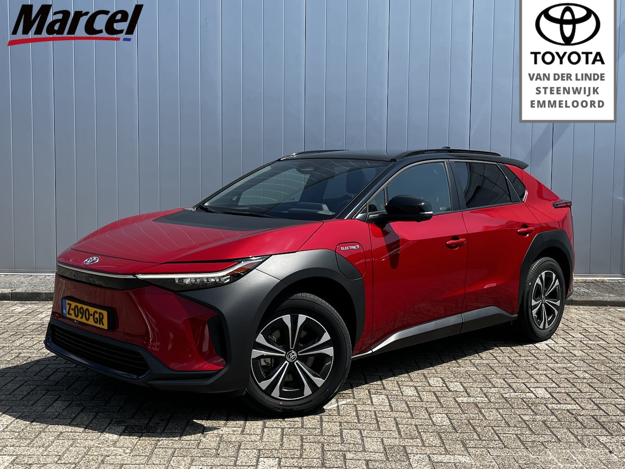 Toyota bZ4X - Dynamic 71 kWh 3 fase Pano Dak BTW auto Dealer onderhouden DEMO - AutoWereld.nl