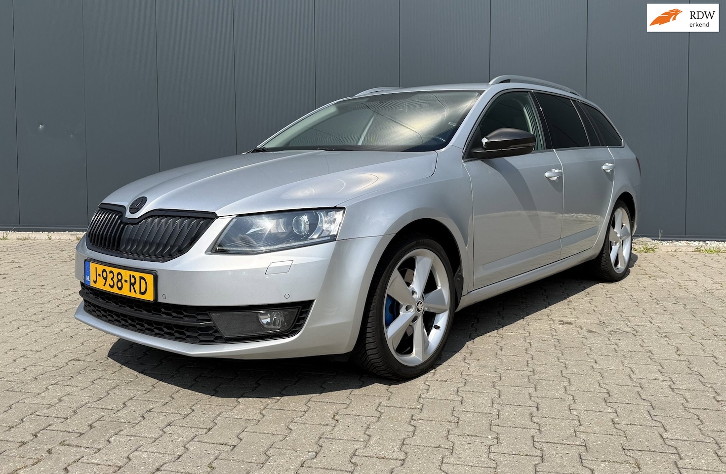 Skoda Octavia Combi - 1.8 TSI Greentech Elegance Navi Airco Trekhaak APK - AutoWereld.nl