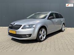 Skoda Octavia Combi - 1.8 TSI Greentech Elegance Navi Airco Trekhaak APK