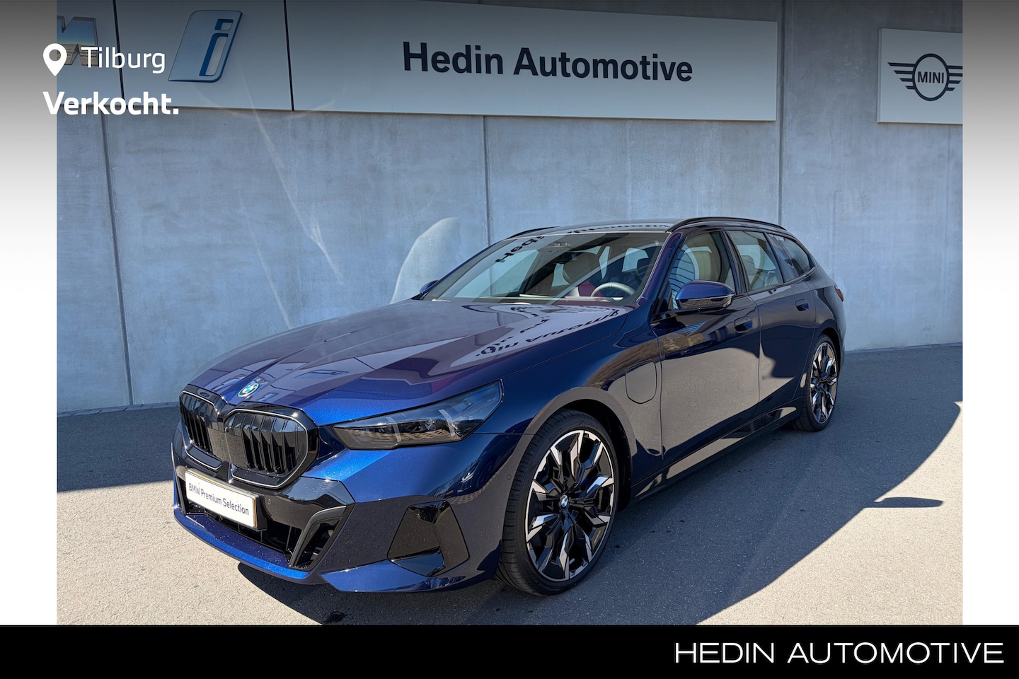 BMW 5-serie Touring - 550e xDrive M Sport Pakket Pro | BMW Iconic Glow exterieurpakket | Glazen panoramadak | Ha - AutoWereld.nl