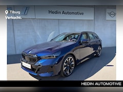 BMW 5-serie Touring - 550e xDrive M Sport Pakket Pro | Iconic Glow exterieurpakket | Glazen panoramadak | Harman
