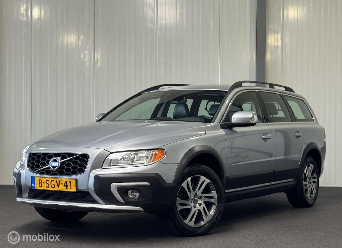 Volvo XC70 - 2.0 D4 FWD Momentum [ NAP 1e eig. leder trekhaak ] - AutoWereld.nl