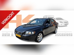 Volvo S40 - 1.8 Momentum 17" LMV, Clima, Bluetooth, cruisecontrole, NAP