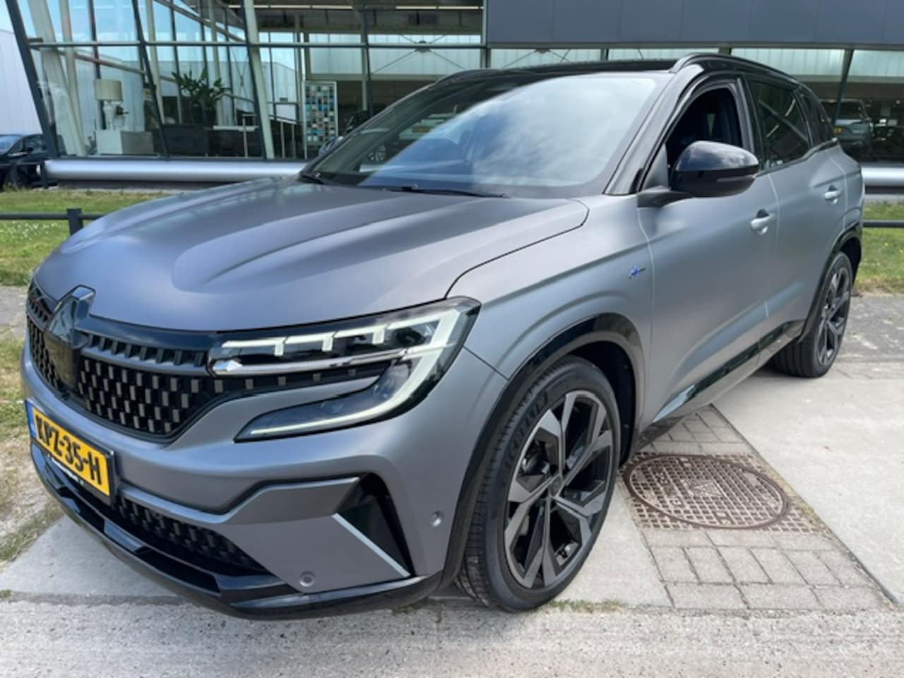 Renault Austral - 1.2 E-Tech full hybrid 200 iconic esprit Alpine elktr. stoel & achterklep/ Mat grijs - AutoWereld.nl