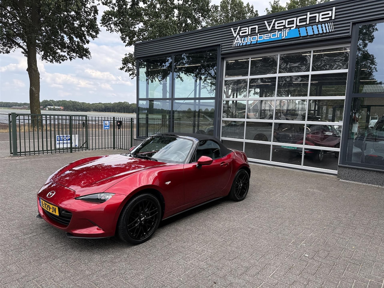 Mazda MX-5 - 1.5 SkyActive -G 132 Luxury / Led / DAB / Navigatie , BBS - AutoWereld.nl