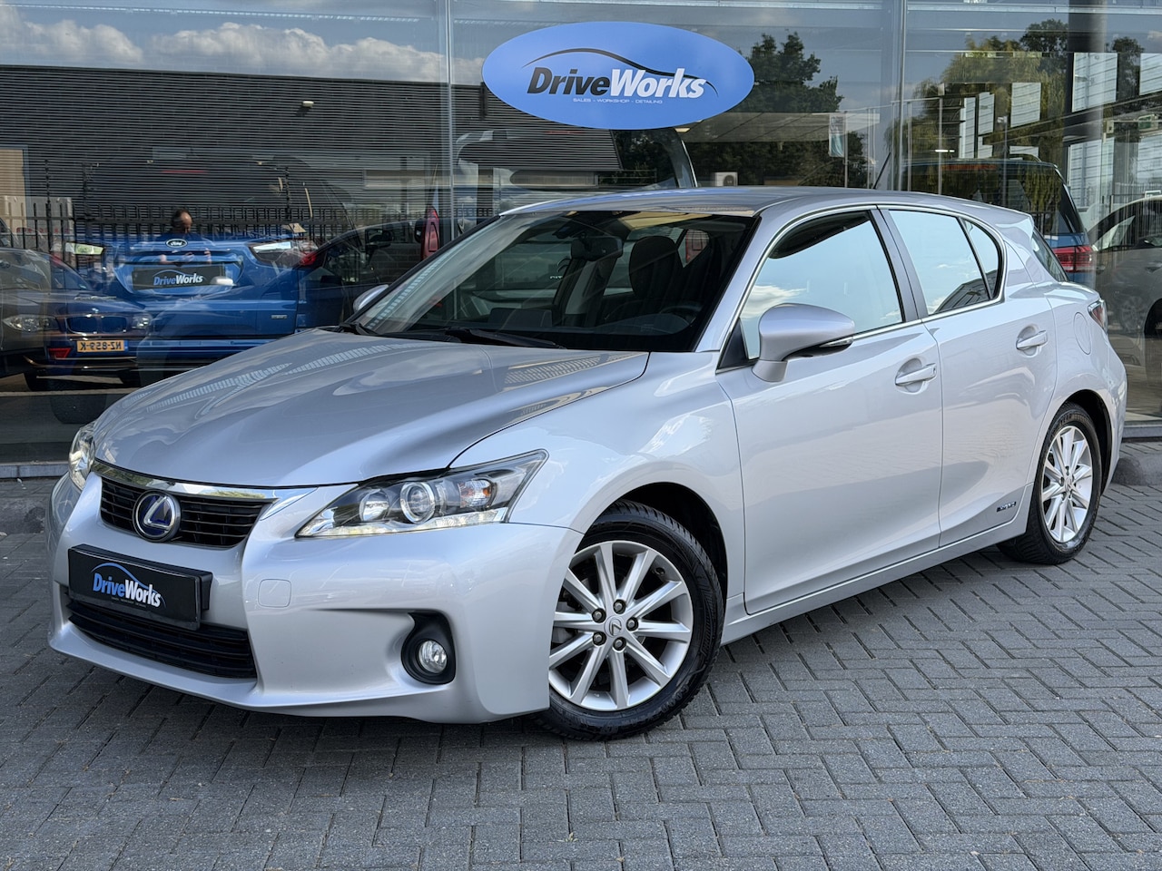 Lexus CT 200h - Business Line | Camera | Velours | Keurig onderhouden | Interesse, Proefrit? Bel of app m - AutoWereld.nl