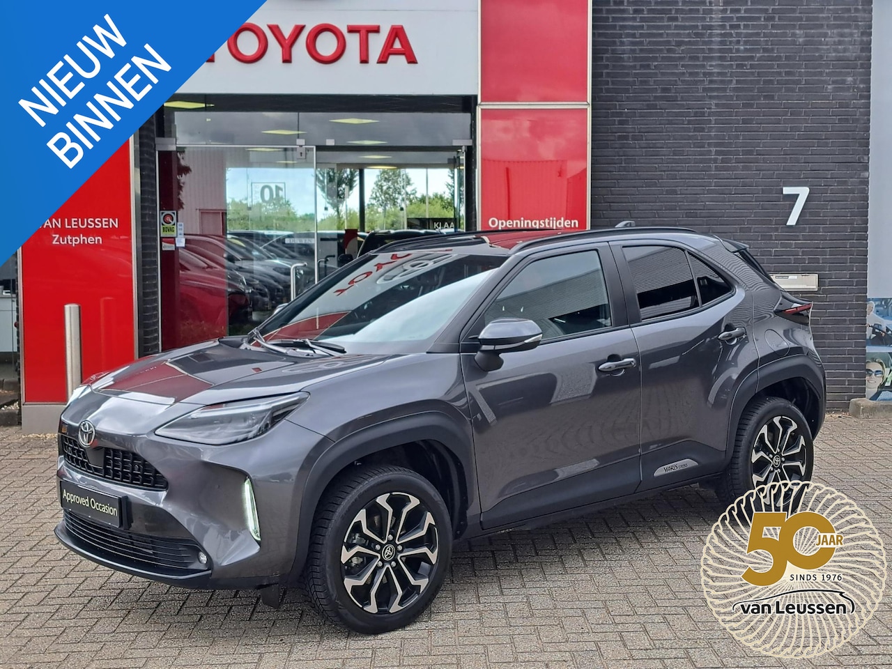 Toyota Yaris Cross - 1.5 Hybrid 115 First Edition APPLE/ANDROID PDC STOEL/STUURVERWARMING NAVI AD-CRUISE PRIVAC - AutoWereld.nl