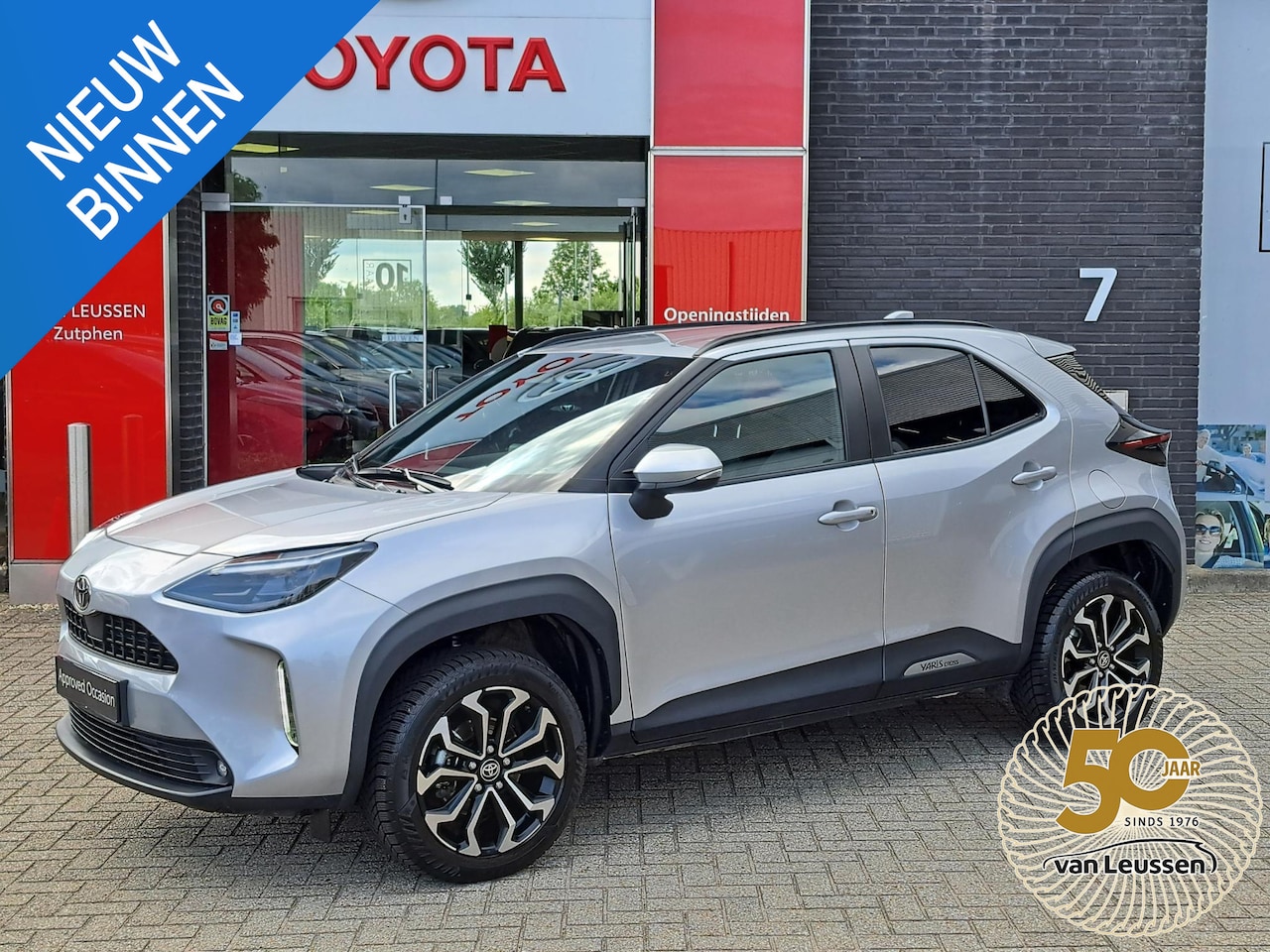 Toyota Yaris Cross - 1.5 Hybrid 115 First Edition APPLE/ANDROID STOEL/STUURVERWARMING NAVI AD-CRUISE PRIVACY-GL - AutoWereld.nl