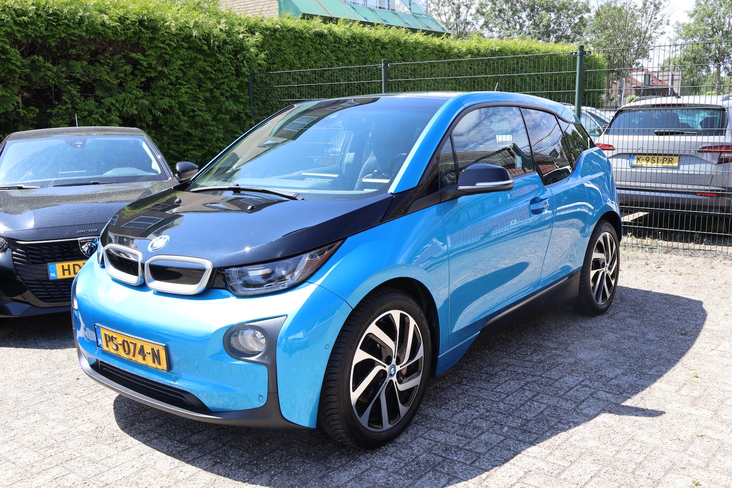 BMW i3 - 94Ah 33 kWh / Full options / NL-Auto / Soh 86 / B&O / Pano / Leder - AutoWereld.nl