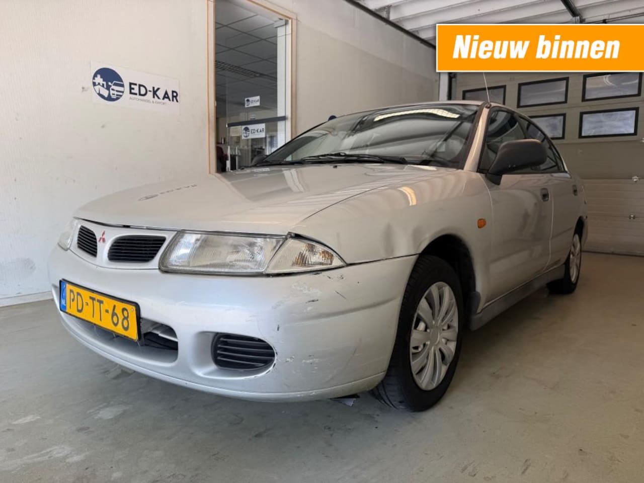 Mitsubishi Carisma - 1.6 GLX AUTOMAAT KOUDE AIRCO RIJDT GOED NAP APK 10-2026 UNIEK - AutoWereld.nl