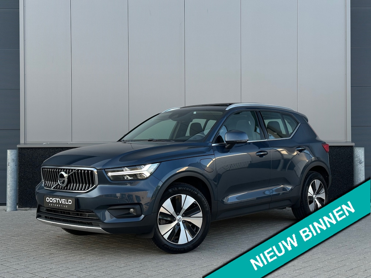 Volvo XC40 - 1.5 T4 Recharge |PANO|H&K|360|TREKHAAK|STUURVERWARMING - AutoWereld.nl