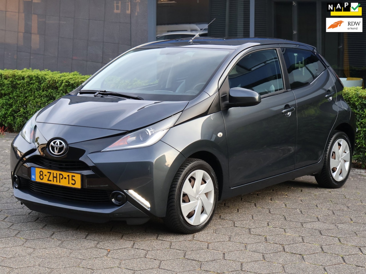 Toyota Aygo - 1.0 VVT-i x-play|Camera|Nav|Airco|Elek. Ramen+Spiegels - AutoWereld.nl