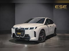 BMW iX - xDrive M70 112 kWh | Suite Amido | Snelwegassistent* | 22 kW | 22'' 1027M | Harman/kardon