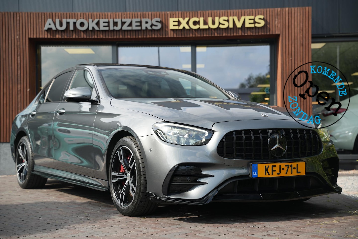 Mercedes-Benz E-klasse - 300 e AMG Line AMG Panoramadak Adapt. Cruise Facelift 18”LM E63 Look - AutoWereld.nl