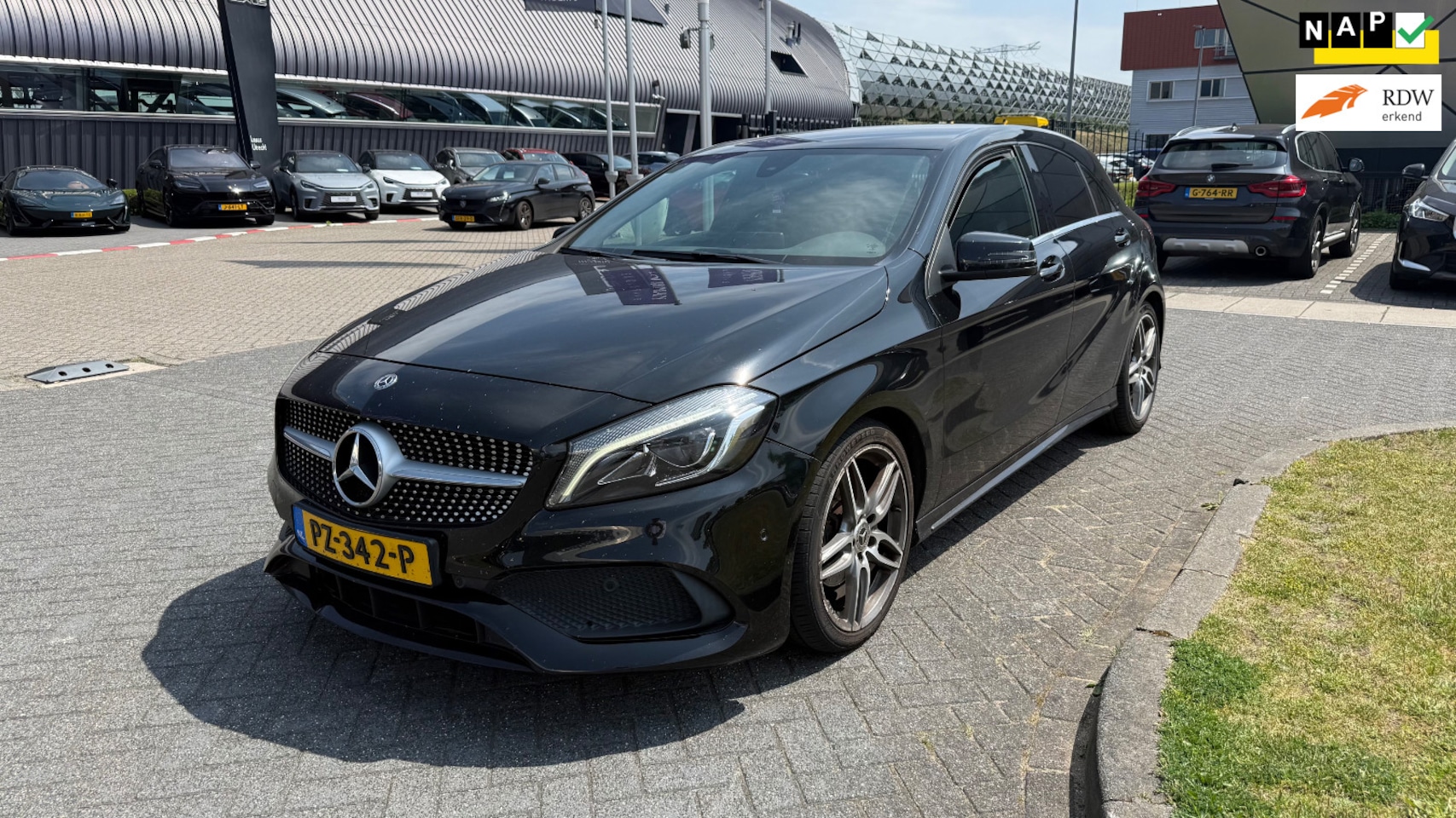 Mercedes-Benz A-klasse - 180 AMG AUTOMAAT/LED/RIJDT GOED/NAP!! - AutoWereld.nl