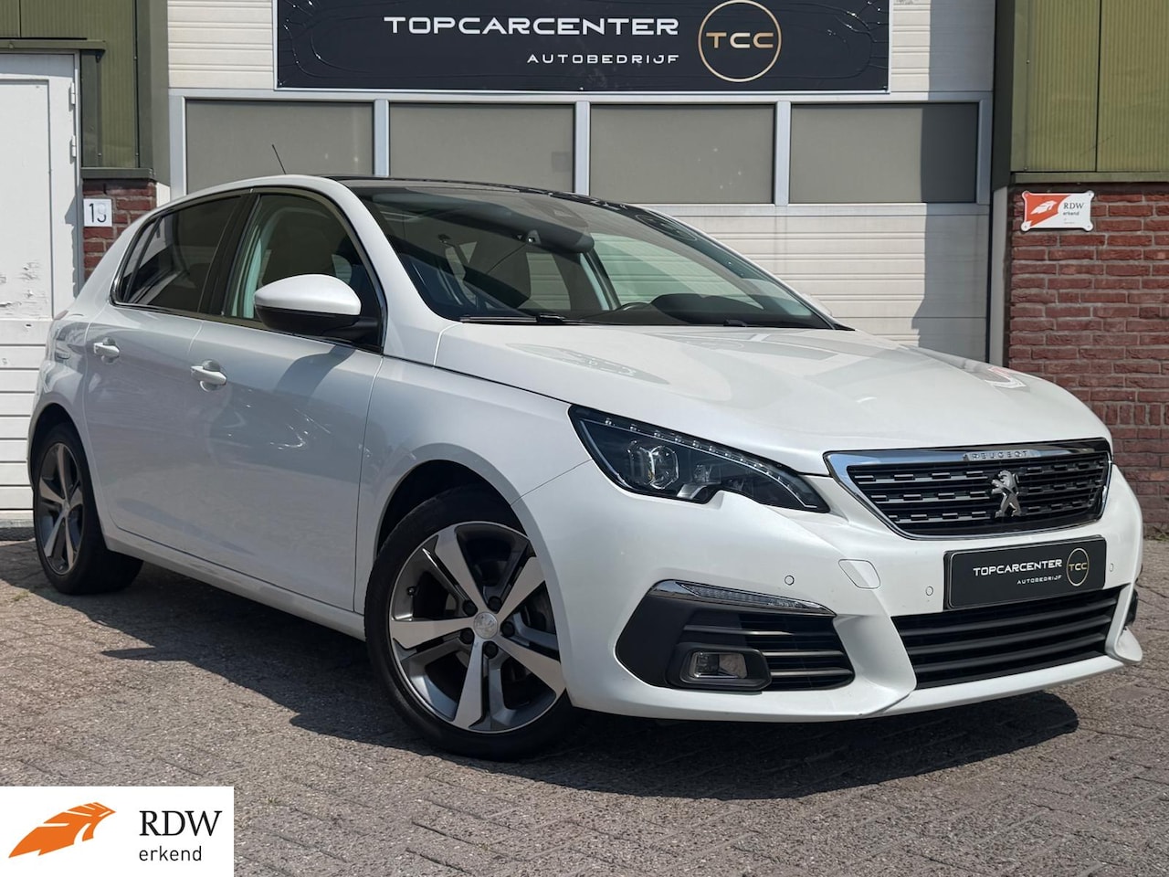 Peugeot 308 - 1.2 PureTech Allure/STOELV/PANO/PARKS/AUTM/APK - AutoWereld.nl