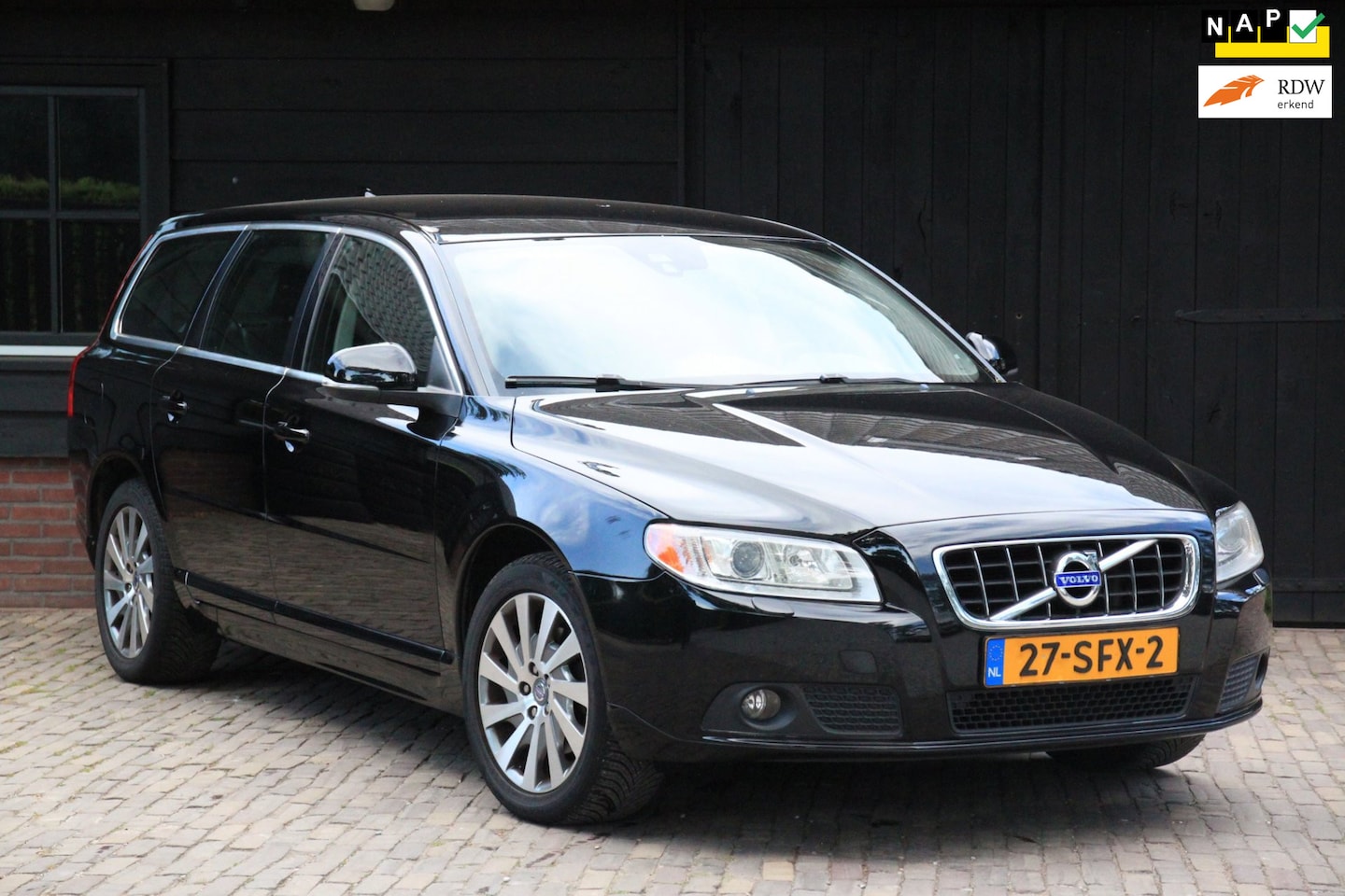 Volvo V70 - 1.6 T4 Limited Edition Xenon/Leer/Parkeersensor/Apk 06-2027 - AutoWereld.nl