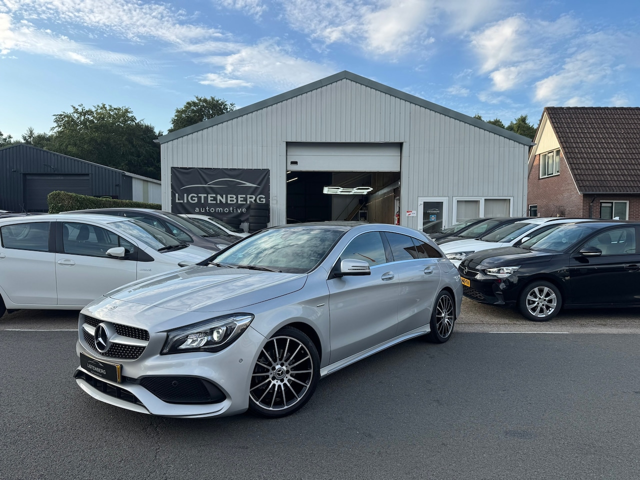 Mercedes-Benz CLA-klasse Shooting Brake - 180 Edition PANO - AutoWereld.nl