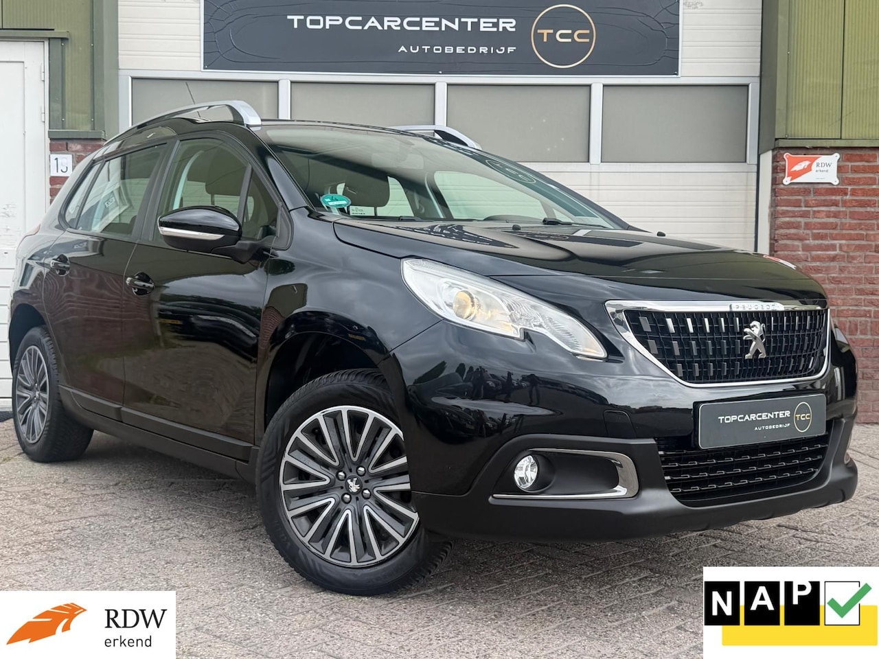 Peugeot 2008 - 1.2 Blue Lion/AIRCO/PANO/TREKH/CARPLAY/APK/NAP - AutoWereld.nl
