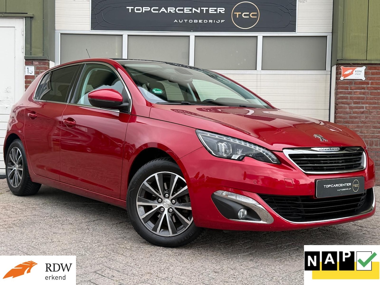 Peugeot 308 - 1.2 Allure/CAMERA/PANO/NAVI/TREKH/PARKS/APK/NAP - AutoWereld.nl