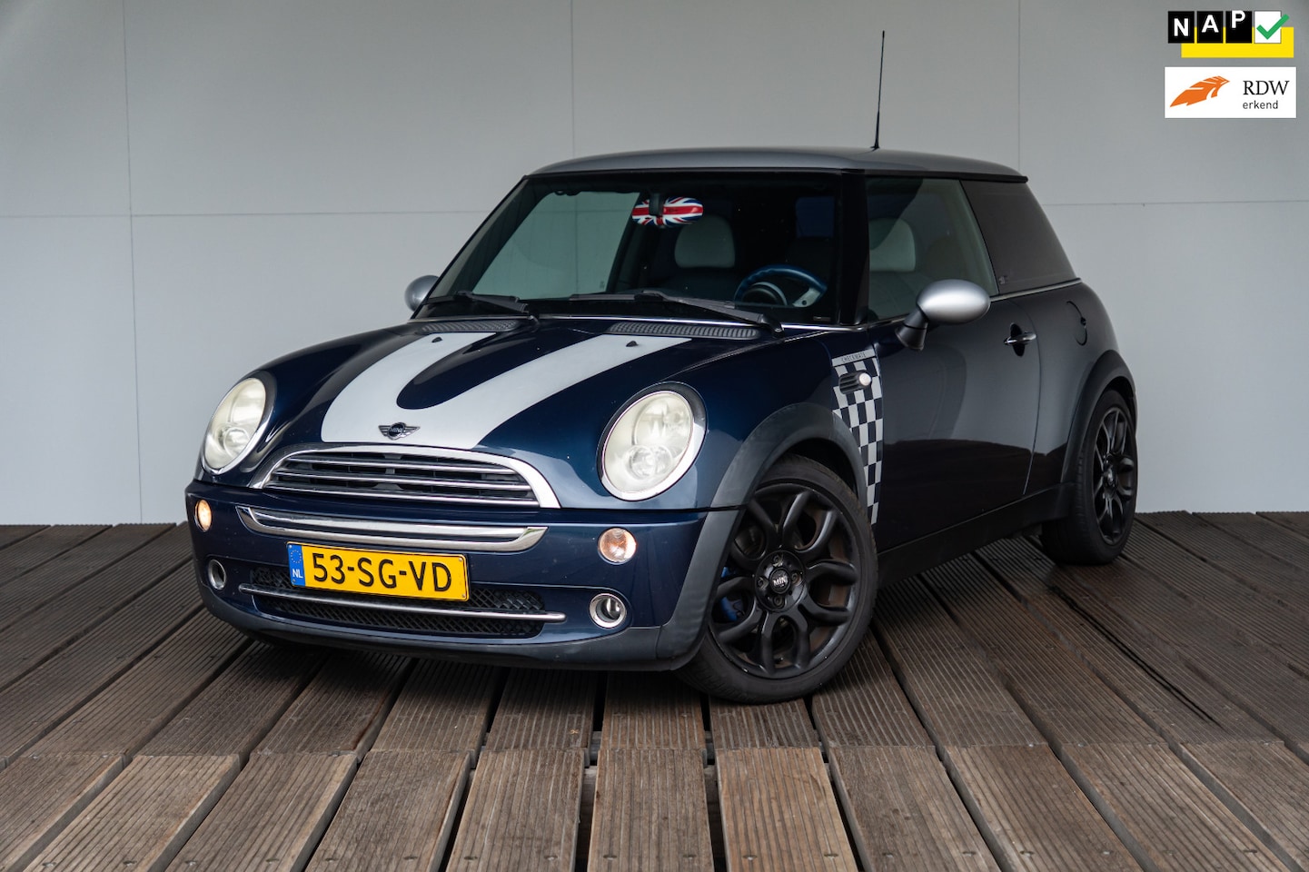 MINI 3-Deurs - 1.6 Cooper Checkmate AIRCO KOUD/CRUISE/LEER/NAP - AutoWereld.nl