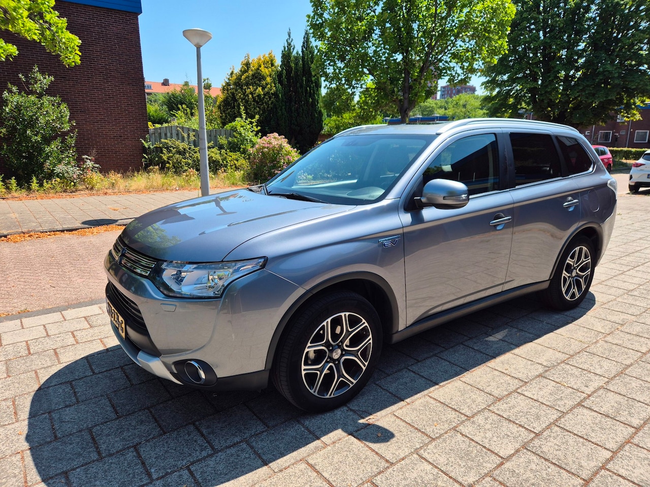 Mitsubishi Outlander - 2.0 PHEV Instyle X-Line 2.0 PHEV Instyle X-Line - AutoWereld.nl