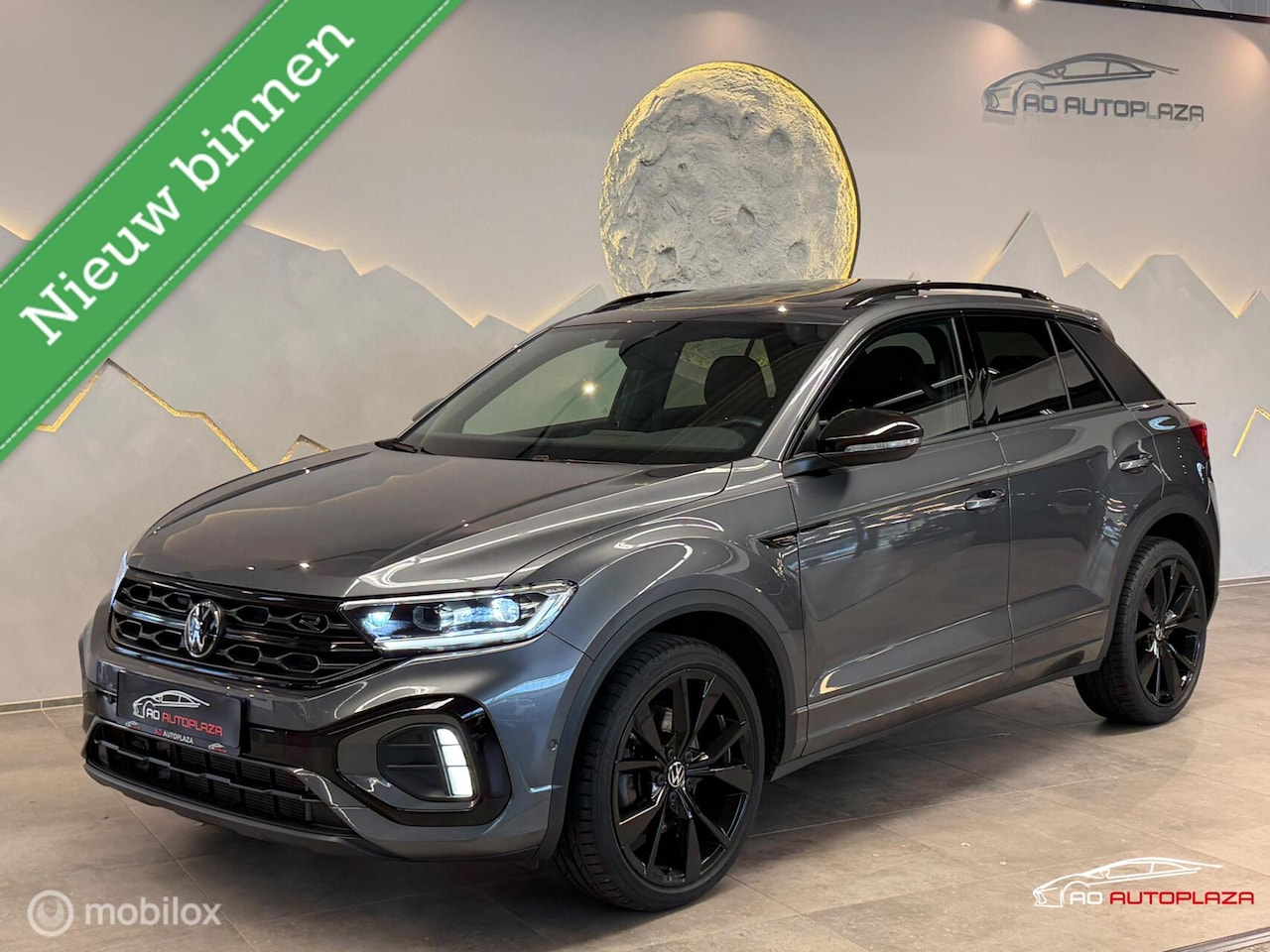 Volkswagen T-Roc - 1.5 TSI 3x R-Line Panorama/Black Style/Trekhaak - AutoWereld.nl