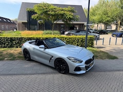 BMW Z4 - M40i Keyless, Alcantara, Harman Kardon, Full Option, Launch Edition