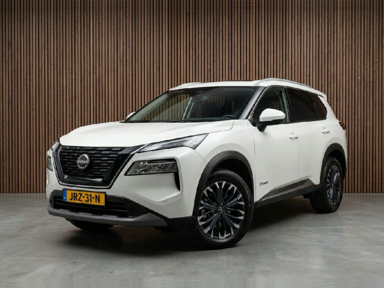 Nissan X-Trail - 1.5 e-Power Tekna automaat / panoramadak / camera / leer / car play / parelmoer - AutoWereld.nl