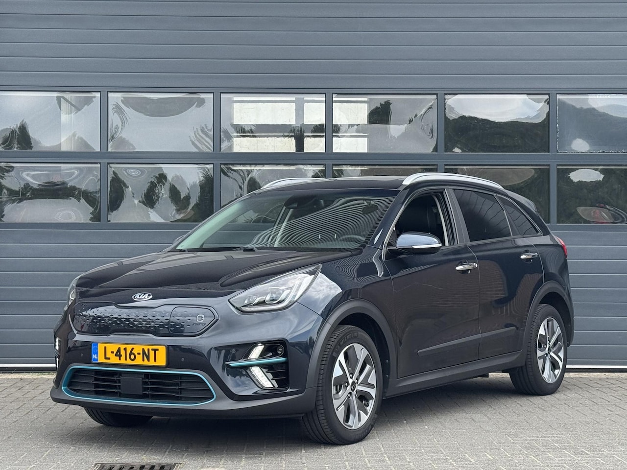 Kia e-Niro - DYNAMICPLUSLINE 64 KWH (100% SOH) I SCHUIF/KANTELDAK I ADAPTIVE CRUISE CONTROL I PARKEERCA - AutoWereld.nl