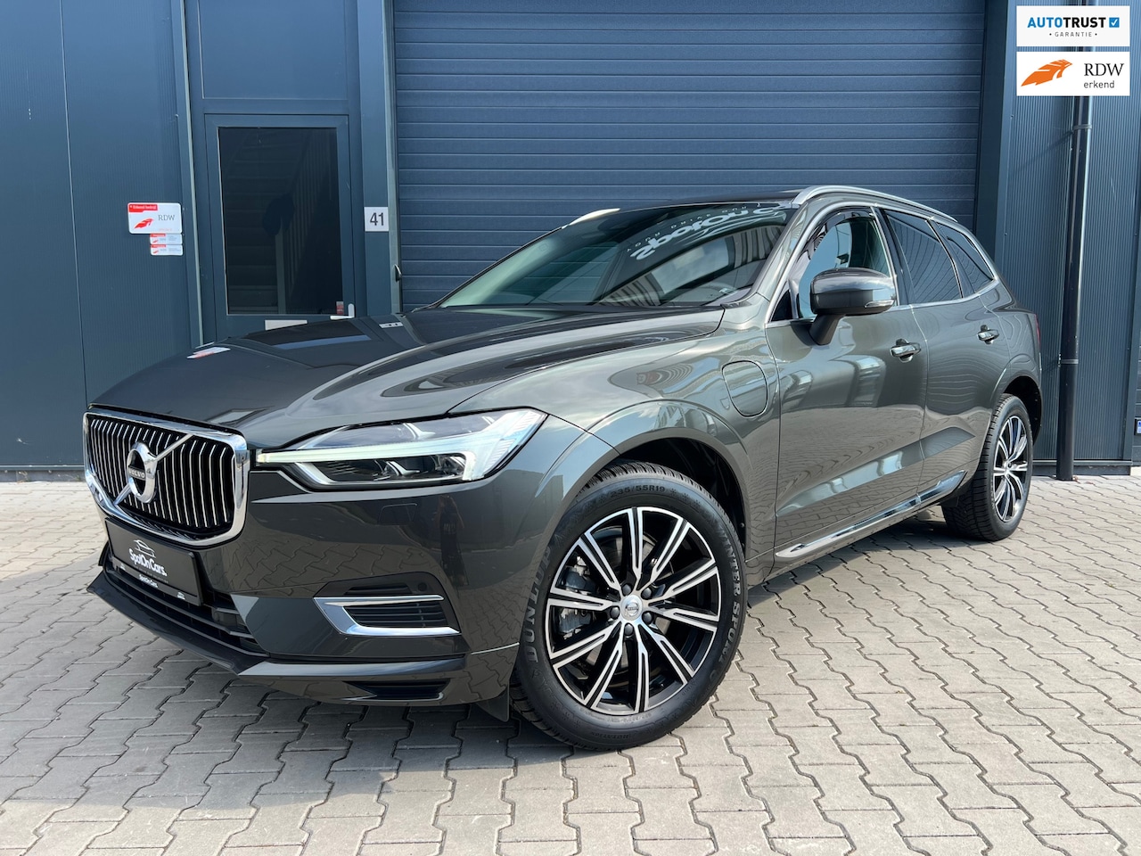 Volvo XC60 - 2.0 T8 Twin Engine AWD PANO HUD LUCHTVERING MEMORY - AutoWereld.nl