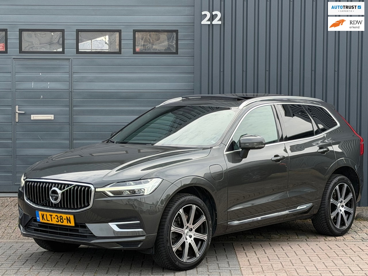 Volvo XC60 - 2.0 T8 Twin Engine AWD Inscription|Pano|Luchtvering|360cam|Trekhaak Elek|H&K|Dealer Onderh - AutoWereld.nl