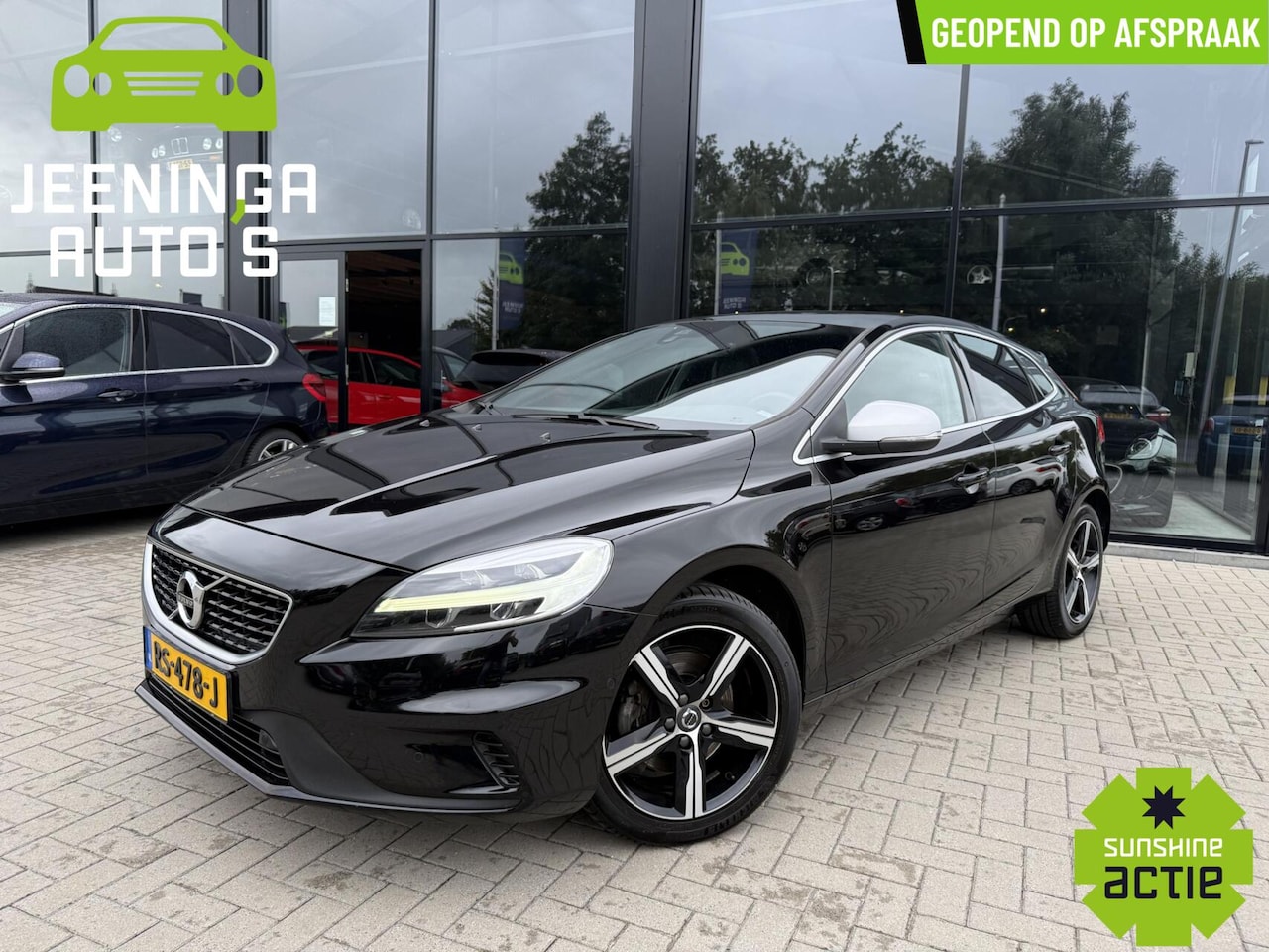 Volvo V40 - 2.0 T4 R-Design|Camera|Leer|Stoelverwarming|Trekhaak|Pano - AutoWereld.nl