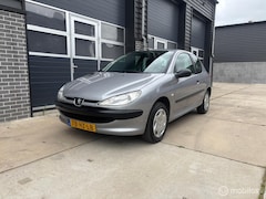Peugeot 206 - 1.4 Gentry APK NAP Nette Auto Electrische Ramen