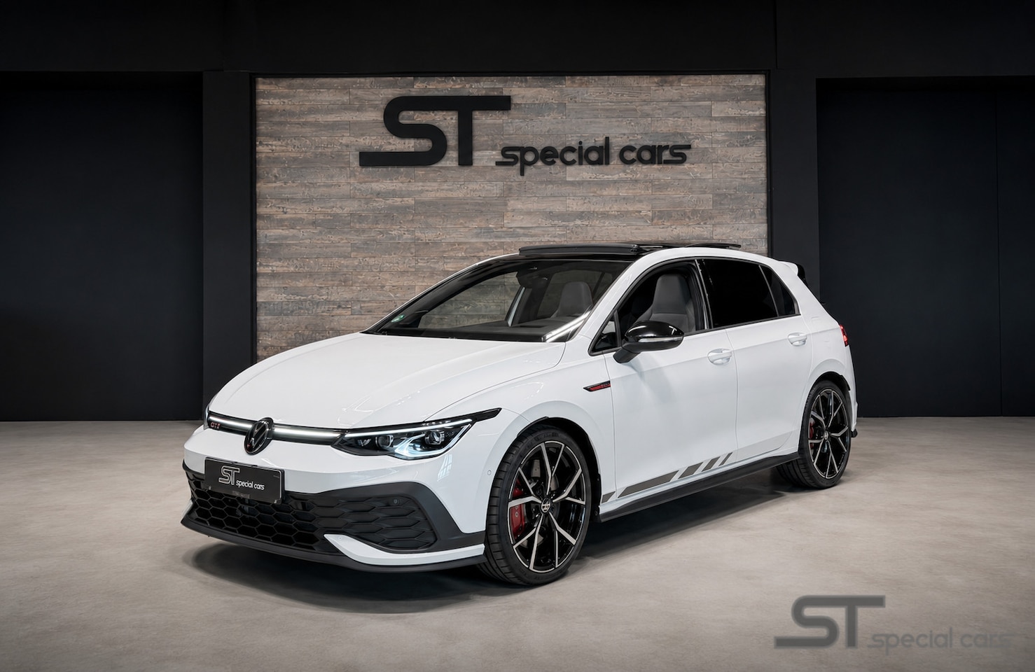 Volkswagen Golf - 2.0 TSI GTI Clubsport|Pano|Leder|Akra - AutoWereld.nl