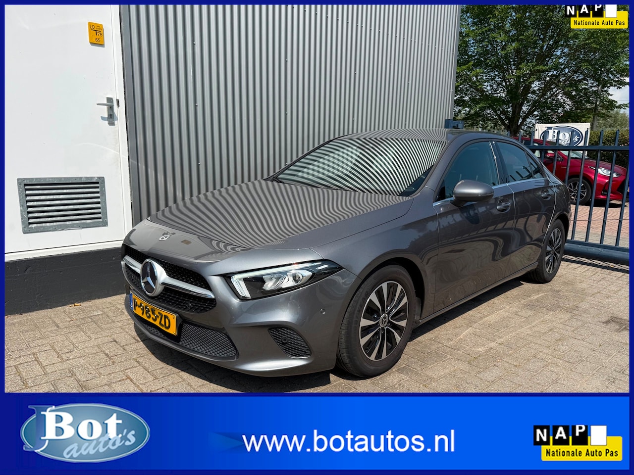 Mercedes-Benz A-klasse - 180 d Business Line / AUTOMAAT / 1E EIGENAAR / HALF LEDER / NL-AUTO / STOELVERWARMING / NA - AutoWereld.nl