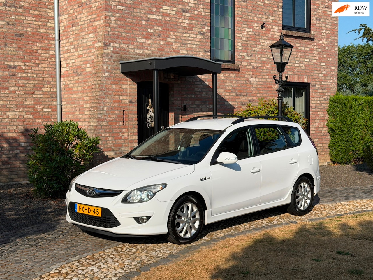 Hyundai i30 CW - 1.4i i-Motion Business Clima Cruise 1/2 leer - AutoWereld.nl