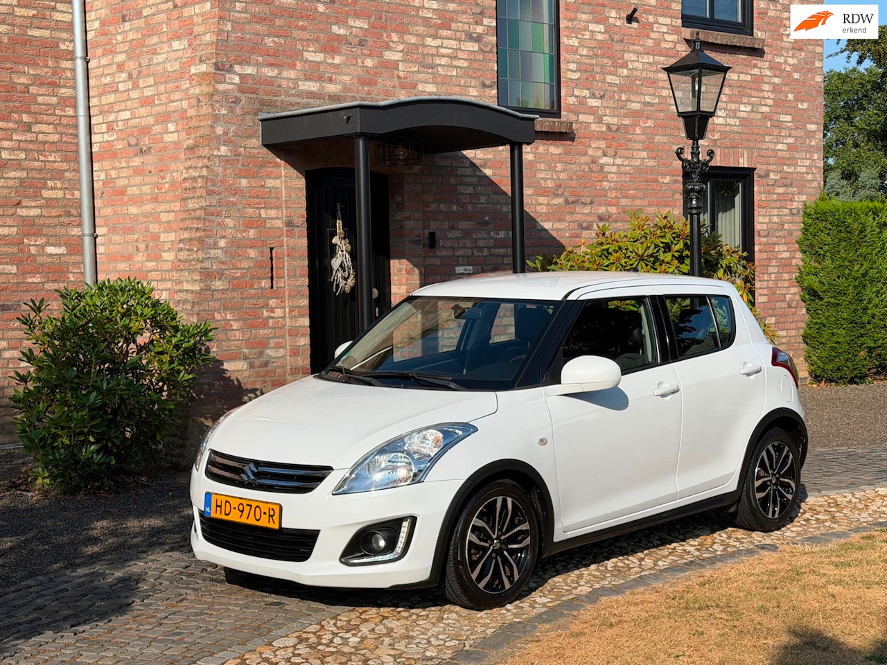Suzuki Swift - 1.2 Style EASSS Leer Navi Airco 5-drs - AutoWereld.nl