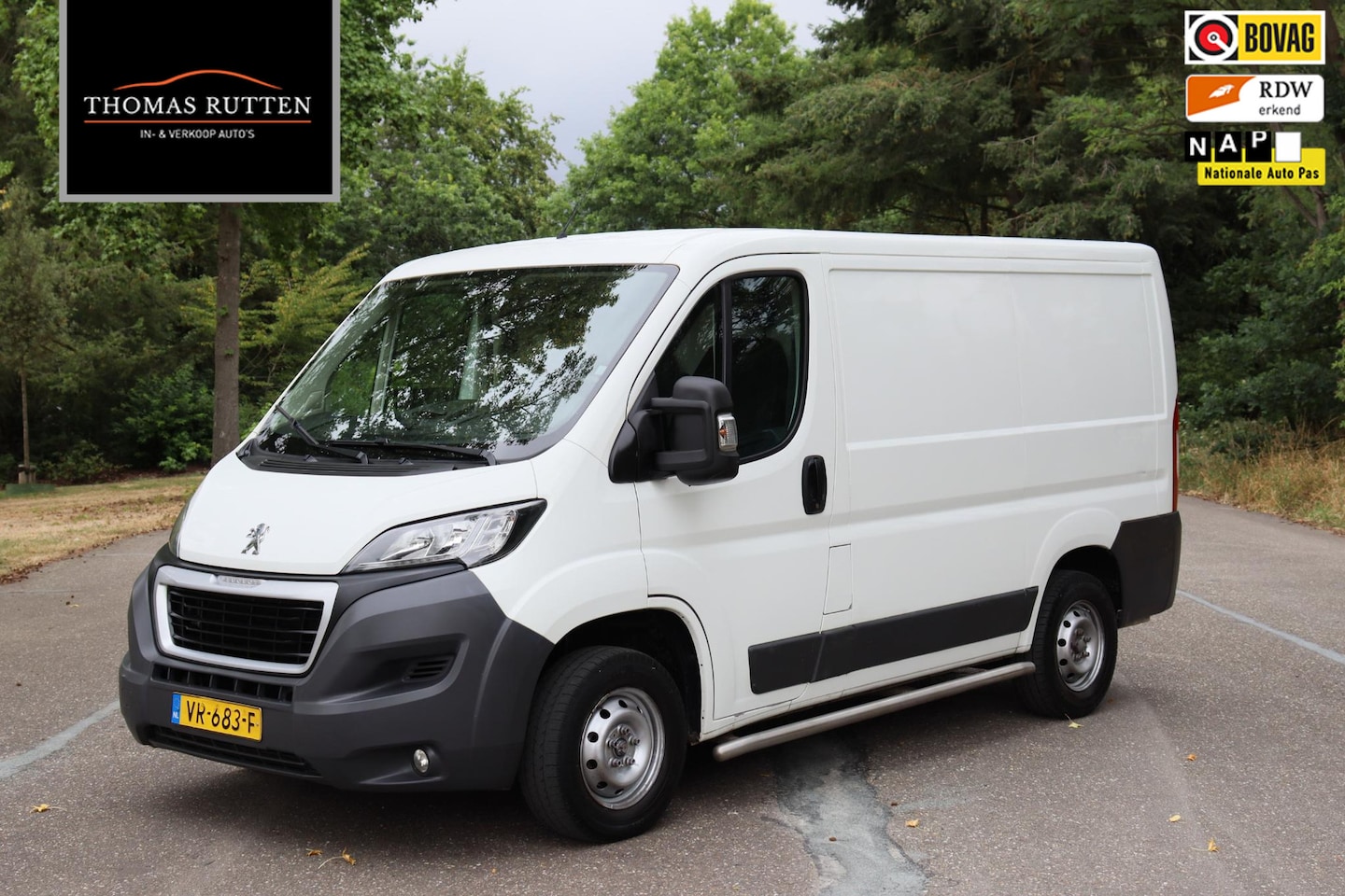 Peugeot Boxer - 330 2.2 HDI L1H1 Première 2015 | Airco | Trekhaak | Cruise Control | Stuurwiel Bediening | - AutoWereld.nl