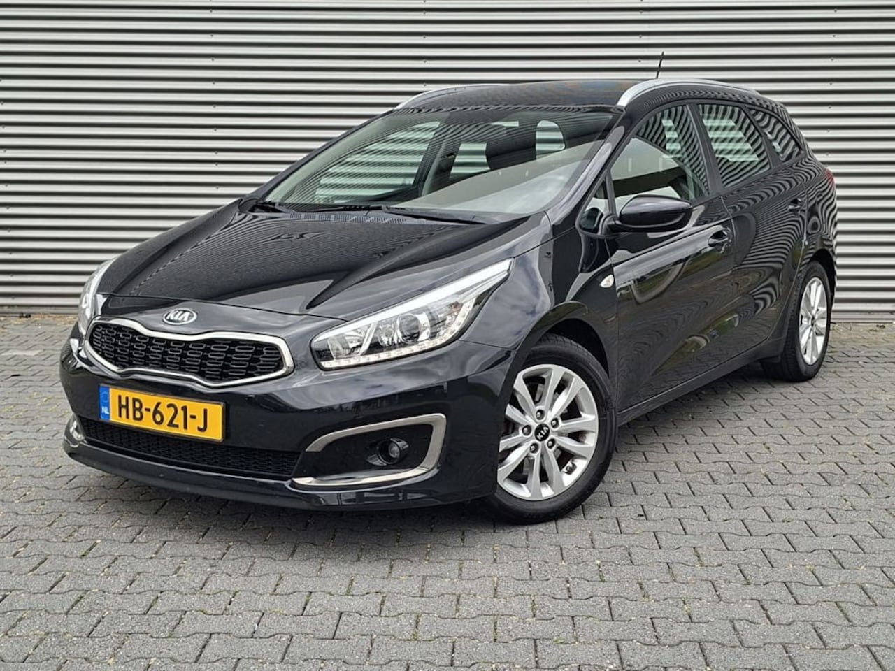 Kia Cee'd Sportswagon - 1.6 GDI First Edition | Navi | Camera | Cruise control | Trekhaak | - AutoWereld.nl