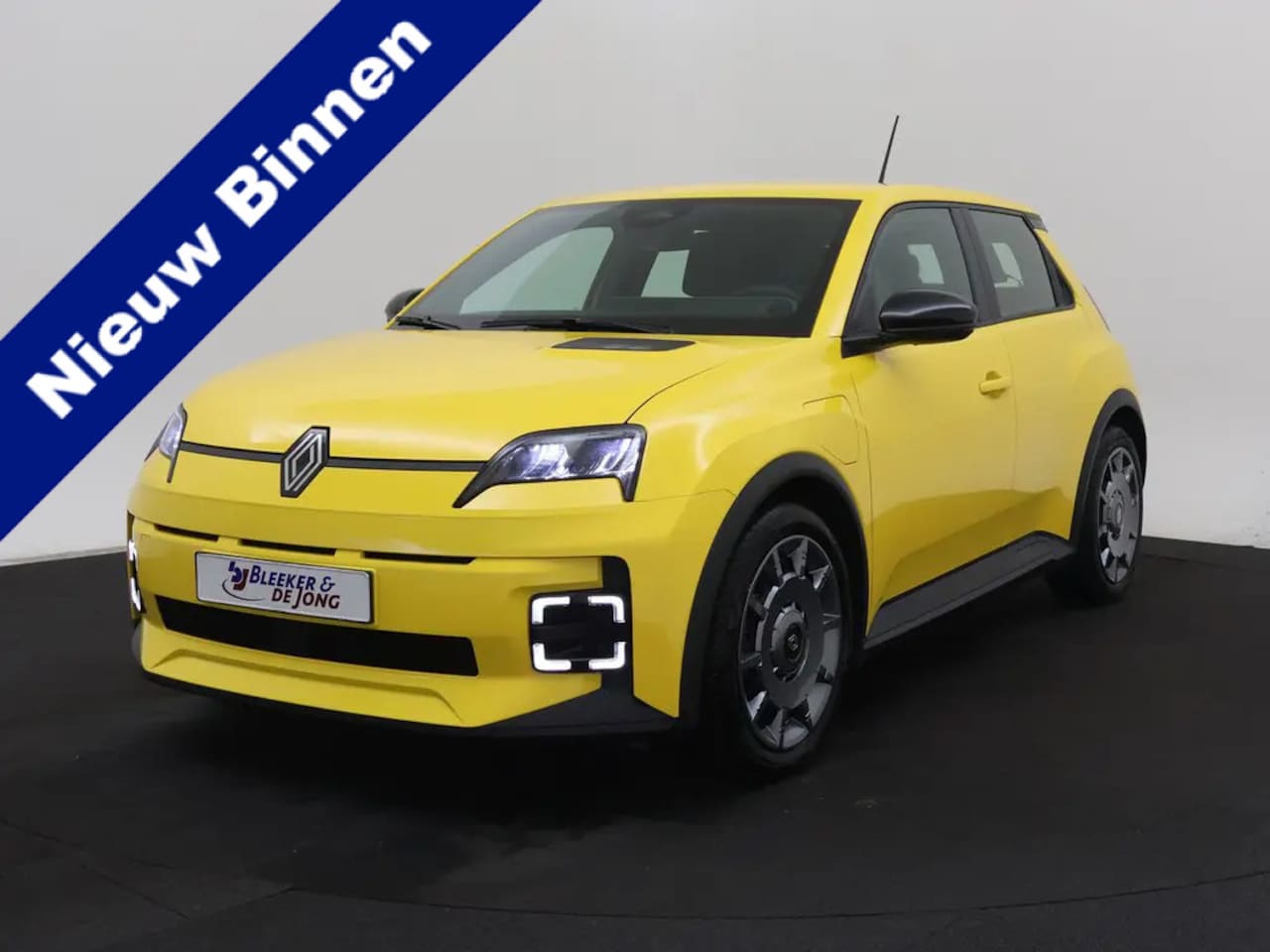 Renault 5 - 120 Urban Range Evolution 40kWh |  18" | Open R-link | LED | VC | Keyless - AutoWereld.nl