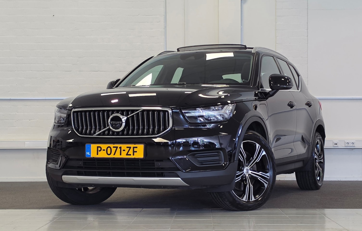 Volvo XC40 - 1.5 T5 Recharge Inscription Schuif/kanteldak Trekhaak SOH - AutoWereld.nl