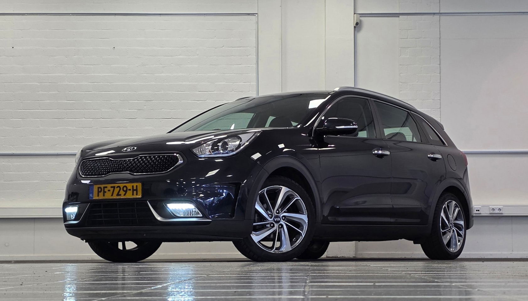 Kia Niro - 1.6 GDi Hybrid First Edition 2e Eigenaar Trekhaak Camera Leer - AutoWereld.nl
