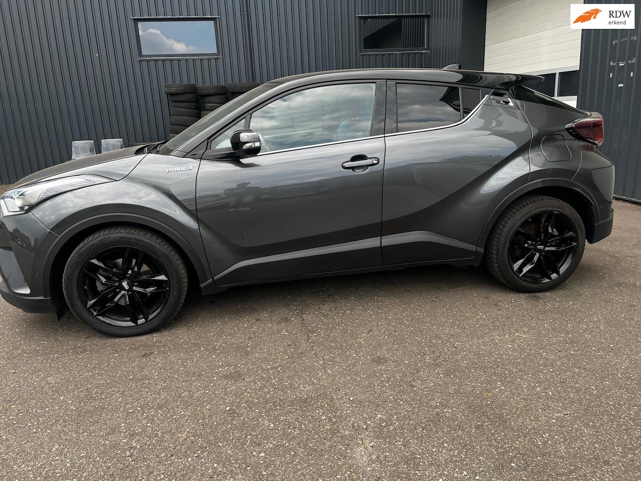 Toyota C-HR - 1.8 Hybrid Bi-Tone 1.8 Hybrid Bi-Tone - AutoWereld.nl
