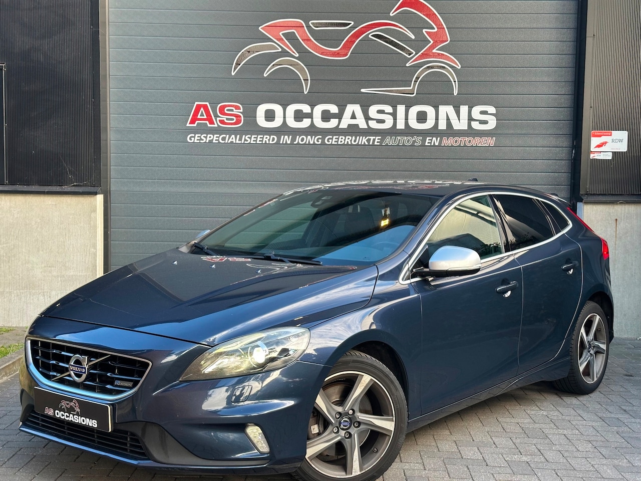 Volvo V40 - 2.0 D4 R-Design Memory - LED - Airco - AutoWereld.nl