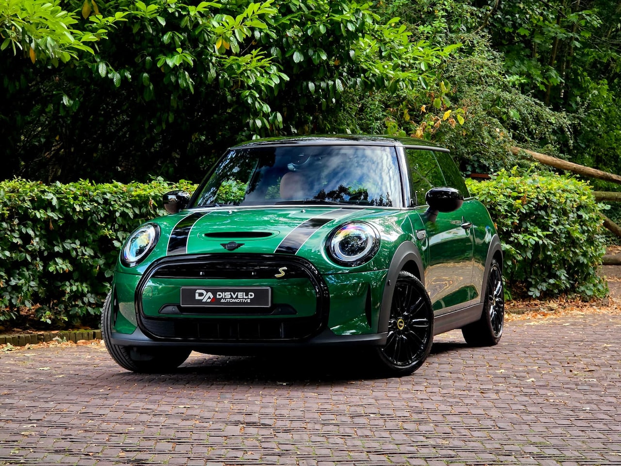 MINI Electric - MINI Electric YOUNIQUE Trim | British Racing Green | PANO | HK | HUD | Malt Brown (Cognac) Leder interie - AutoWereld.nl