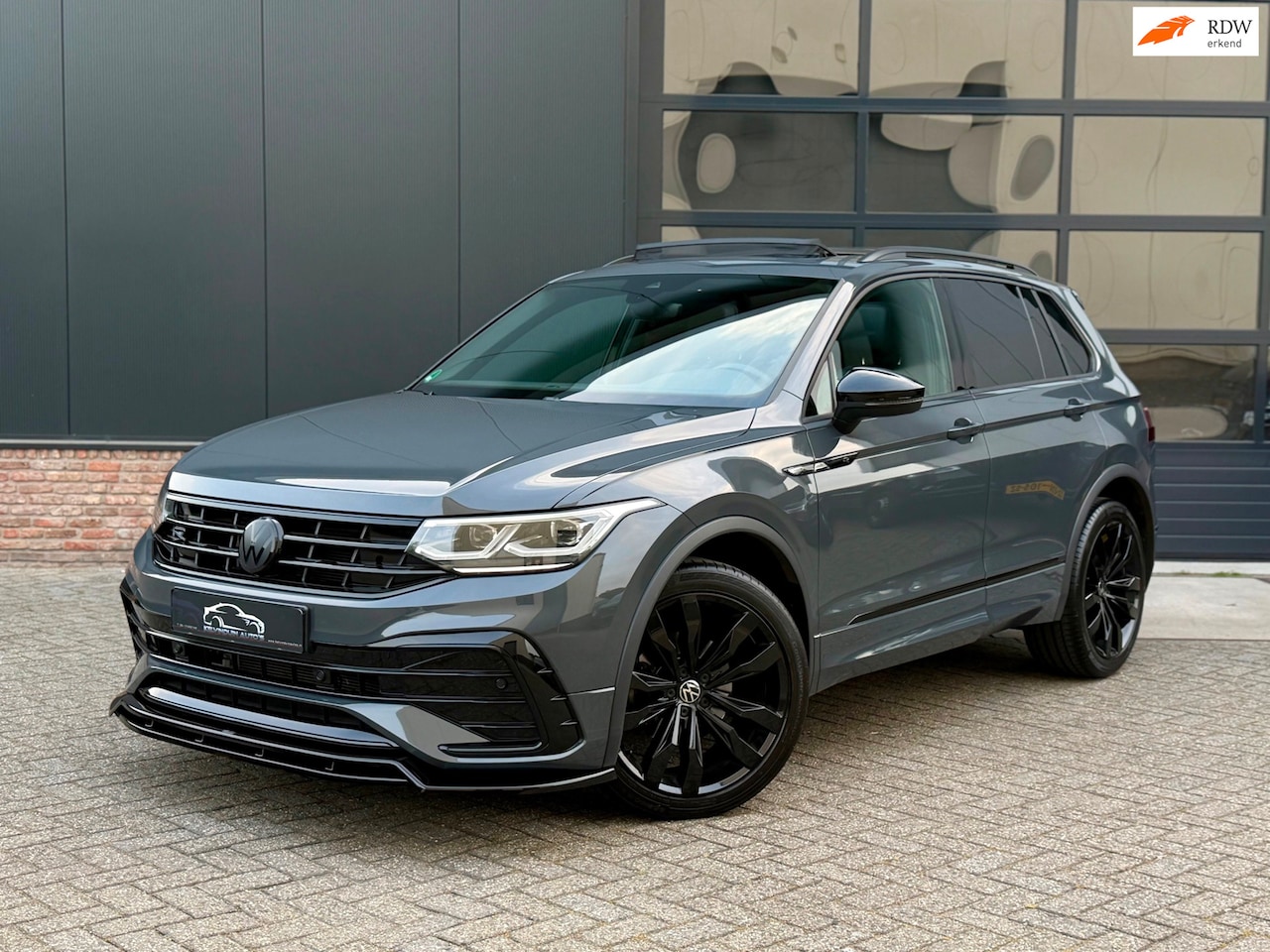 Volkswagen Tiguan - 1.5 TSI R-Line Blackstyle/Pano/Led/Virt/Garantie - AutoWereld.nl