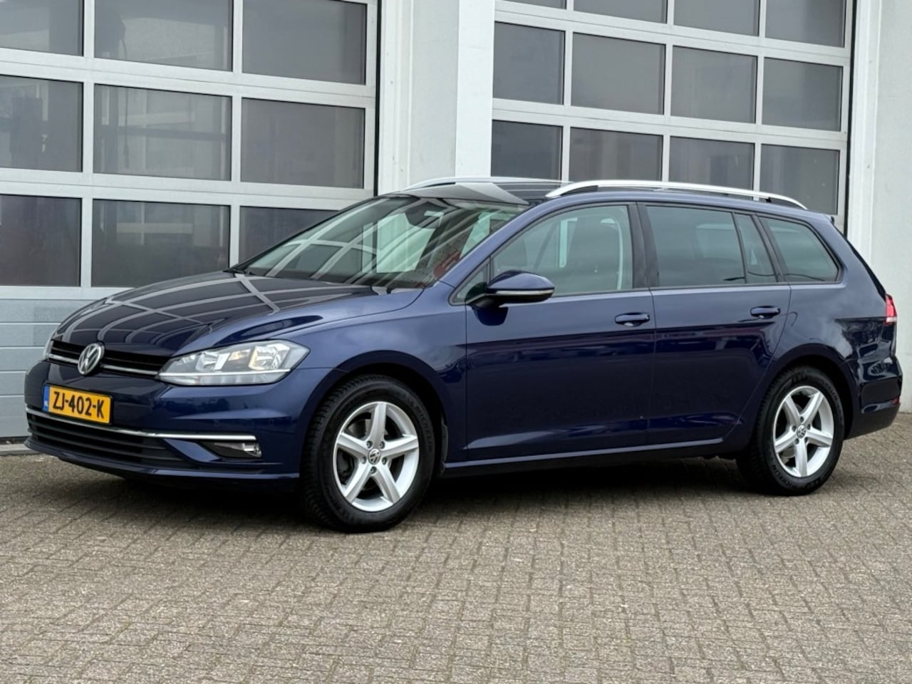 Volkswagen Golf - 1.6 TDI Comfortline 116Pk Aut. Navi Camera PDC Trekhaak - AutoWereld.nl